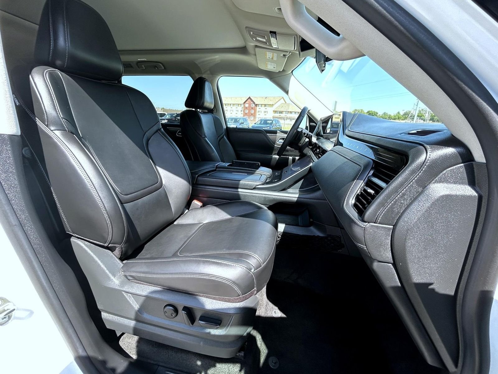 Used 2026 White INFINITI PURE image 14