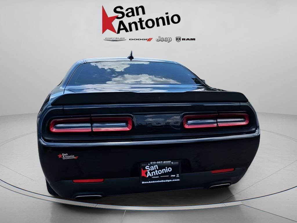 Used 2023 Black Dodge SXT image 13
