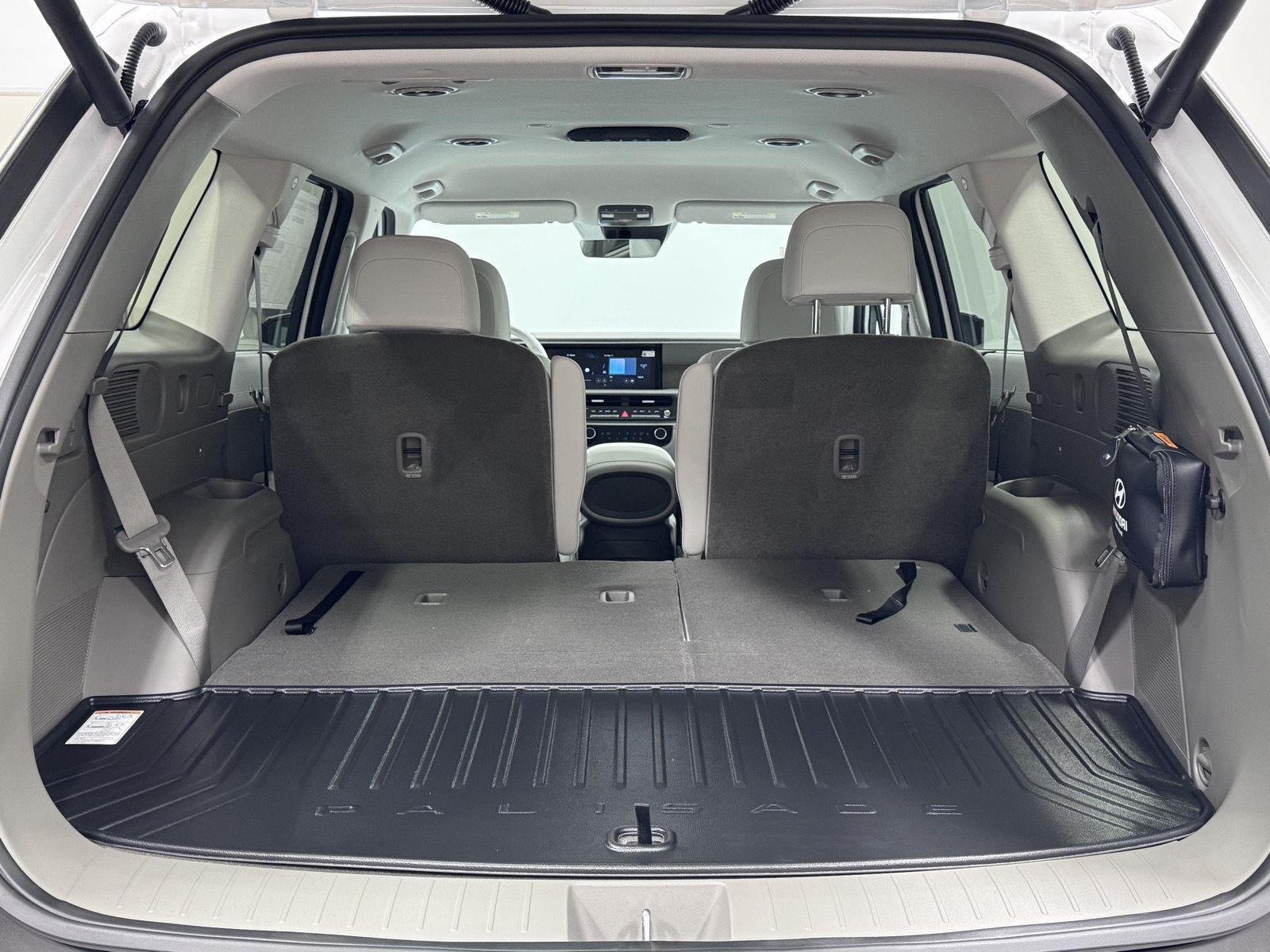 New 2027 Creamy White Pearl Hyundai SEL 7P image 19