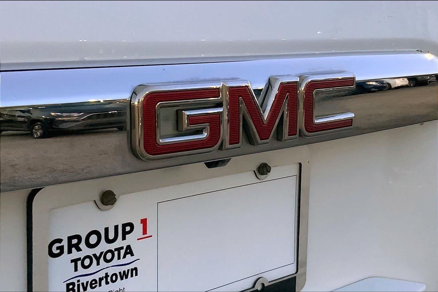 Used 2019 Summit White GMC Denali image 9