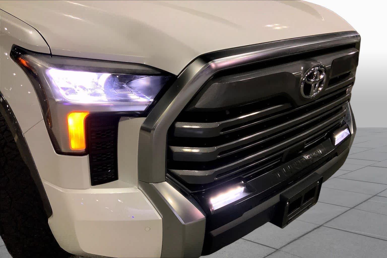 Used 2025 Wind Chill Pearl Toyota Limited image 28