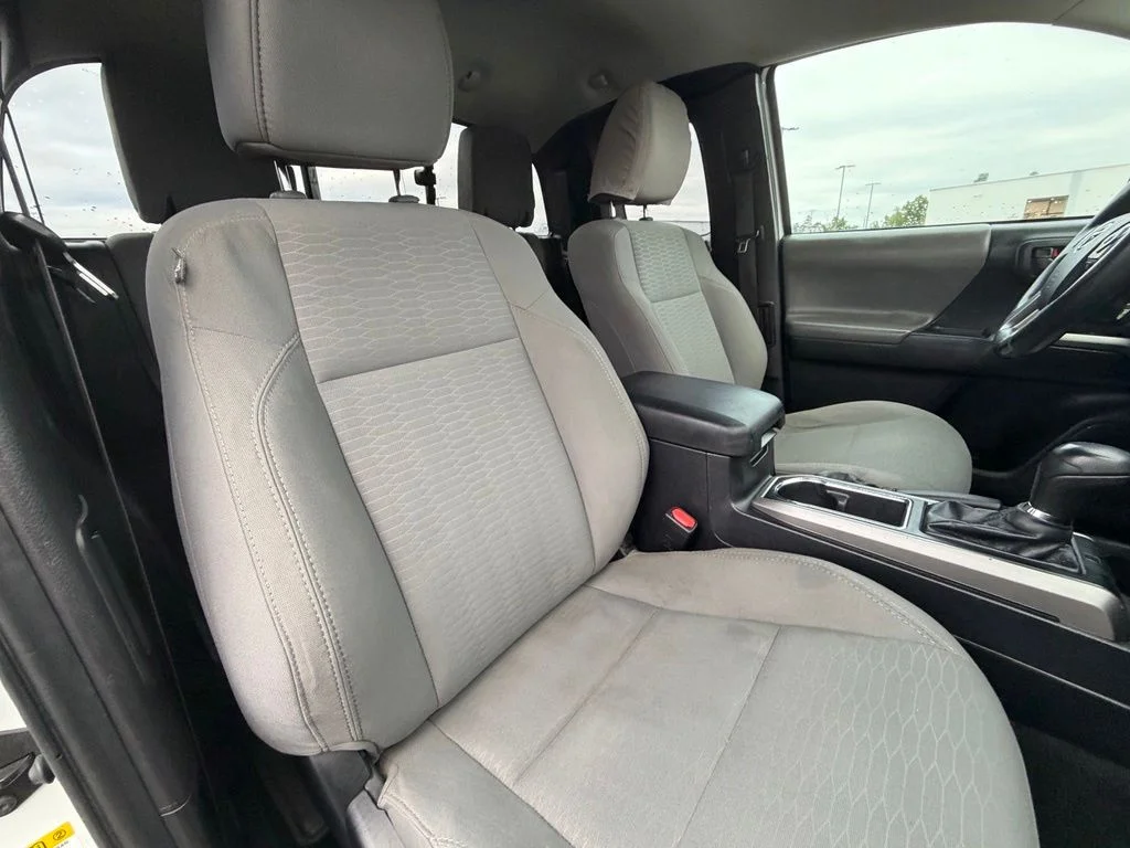 Used 2018 White Toyota SR5 image 41
