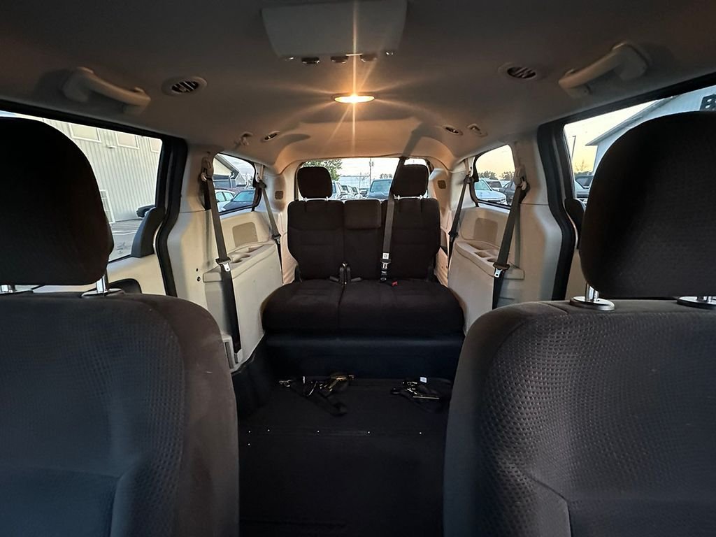 Used 2014 Silver Dodge Wheelchair Accessible- SXT image 40