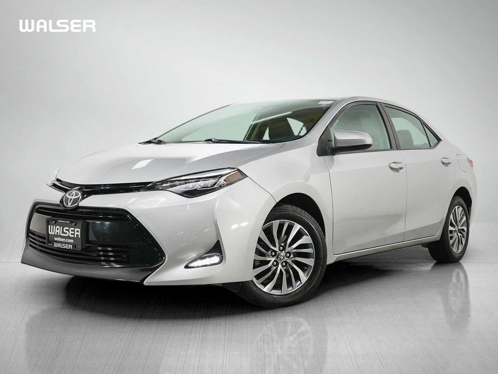 Used 2017 Classic Silver Metallic Toyota Xle image 1