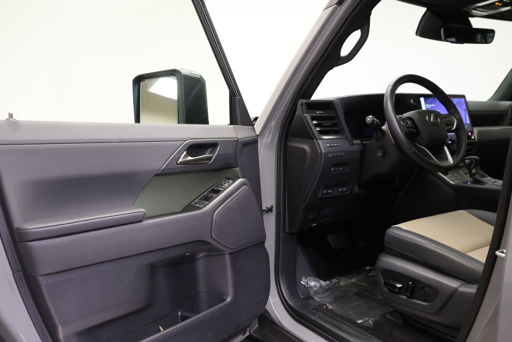 2025 Lexus GX Overtrail - Photo 29