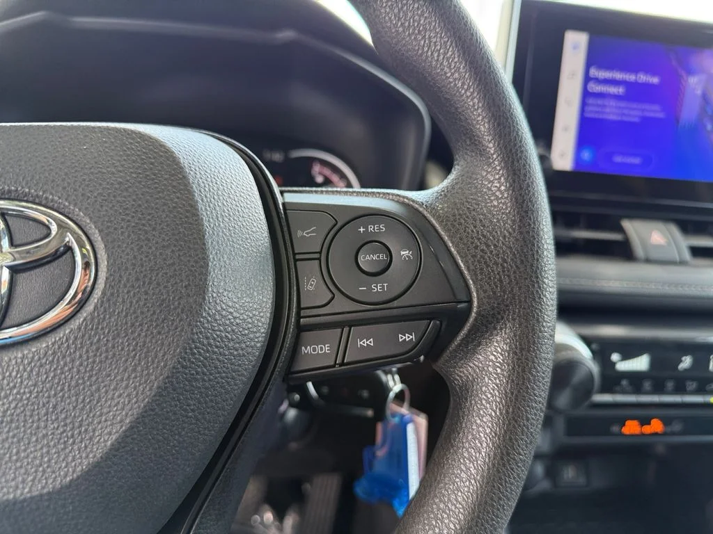 2025 Toyota RAV4 LE - Photo 25