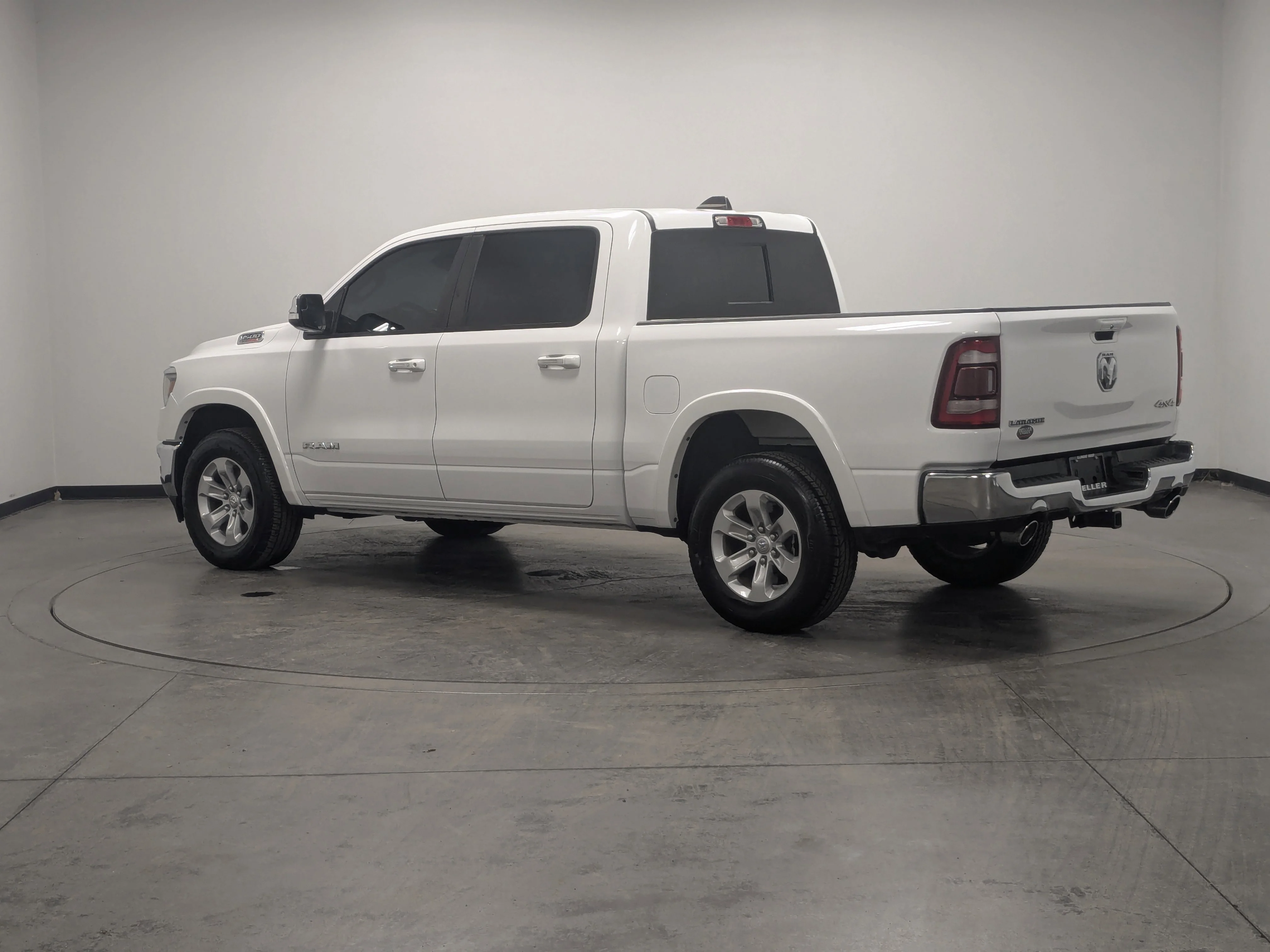 Used 2021 Bright White Clearcoat Ram Laramie image 6