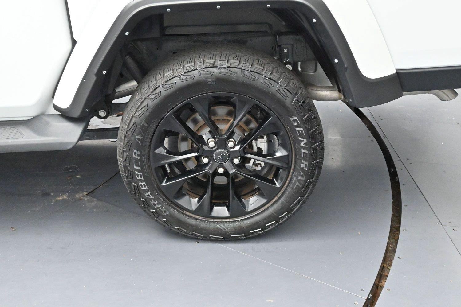 Used 2025 White Jeep Nighthawk image 31