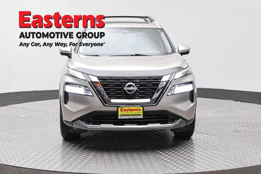 Used 2023 Gold Nissan SL image 2
