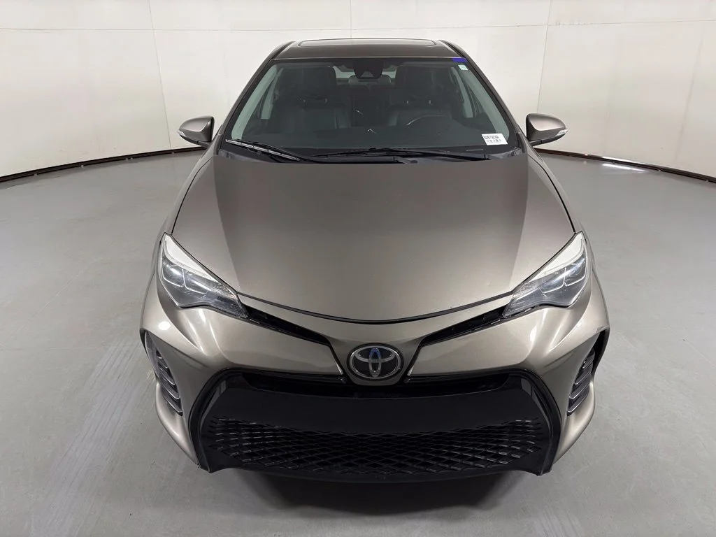Used 2018 Gray Toyota SE image 3