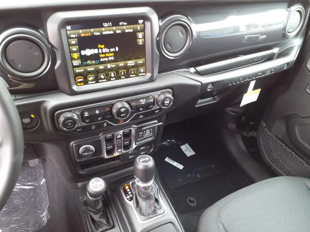 New 2023 Black Clear-Coat Exterior Paint Jeep Sport Altitude image 7