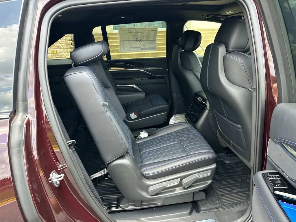 2026 Cadillac Escalade IQ Luxury - Photo 11