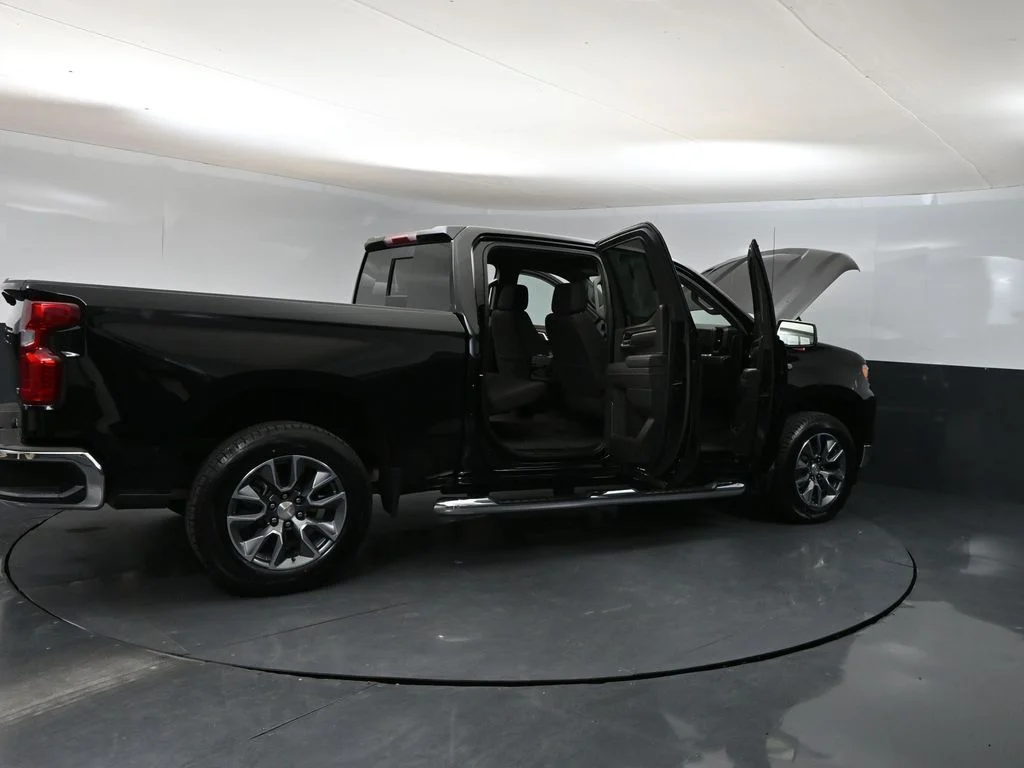 Used 2025 Black Chevrolet LT image 39