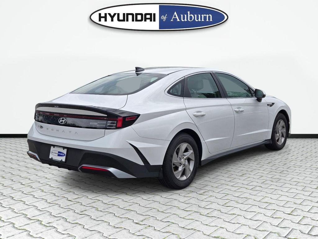 New 2026 White Hyundai SE image 6