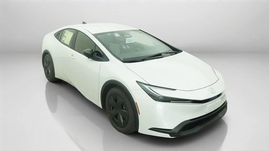New 2027 Wind Chill Pearl Toyota LE image 5