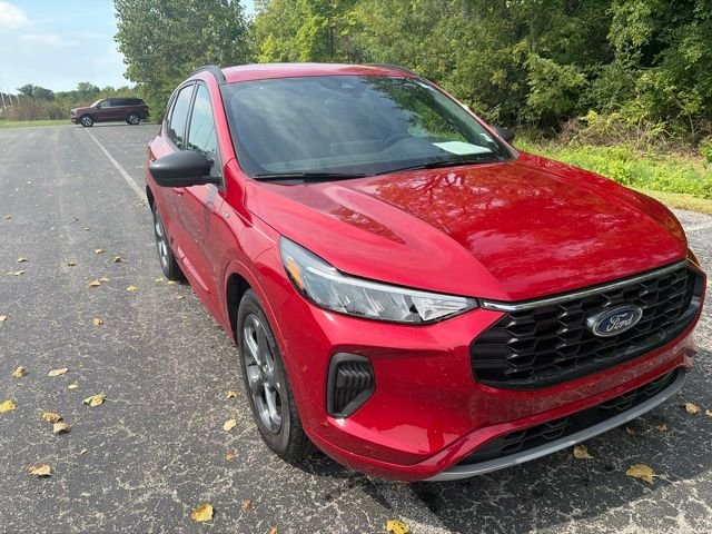 Used 2023 Rapid Red Metallic Tinted Clearcoat Ford ST-Line image 7