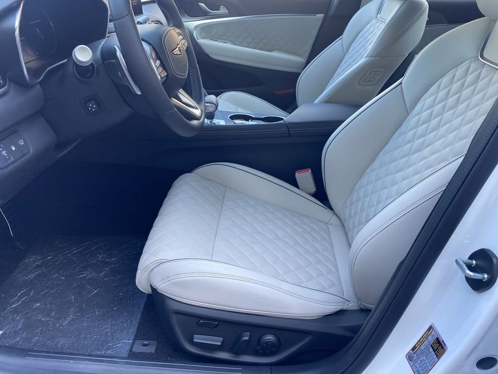 New 2025 White Genesis 3.3T SPORT PRESTIGE image 10