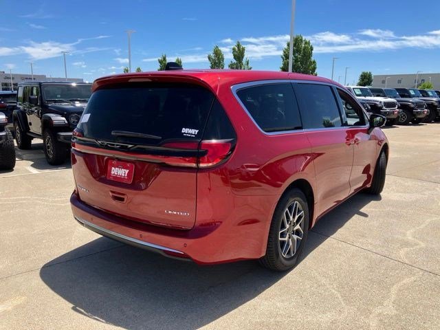 New 2027 Red Hot Pearl-Coat Exterior Paint Chrysler Limited image 5