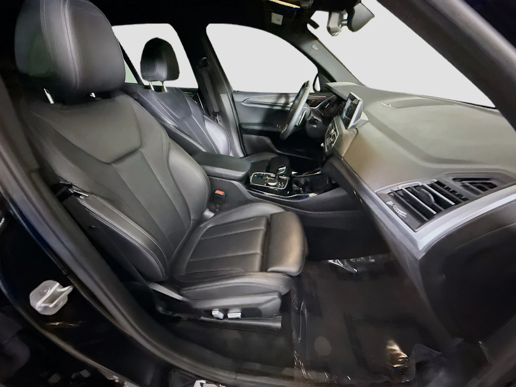 Used 2022 Black Sapphire Metallic BMW sDrive30i image 25