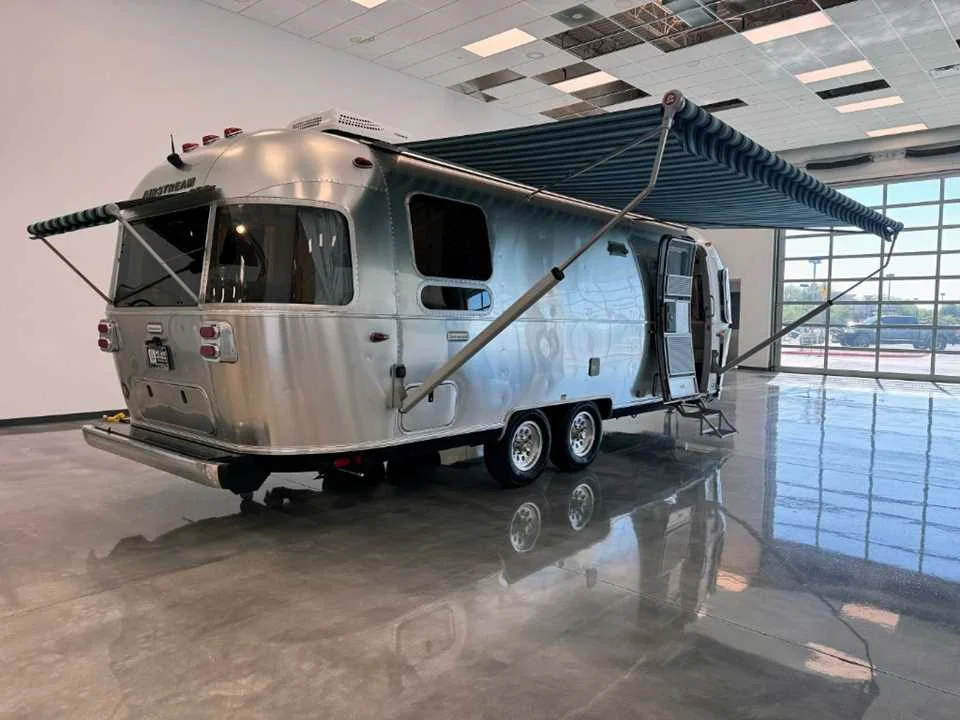 Used 2022 SILVER AIRSTREAM  image 7