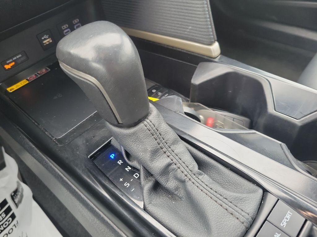 Used 2025  Toyota LE image 26
