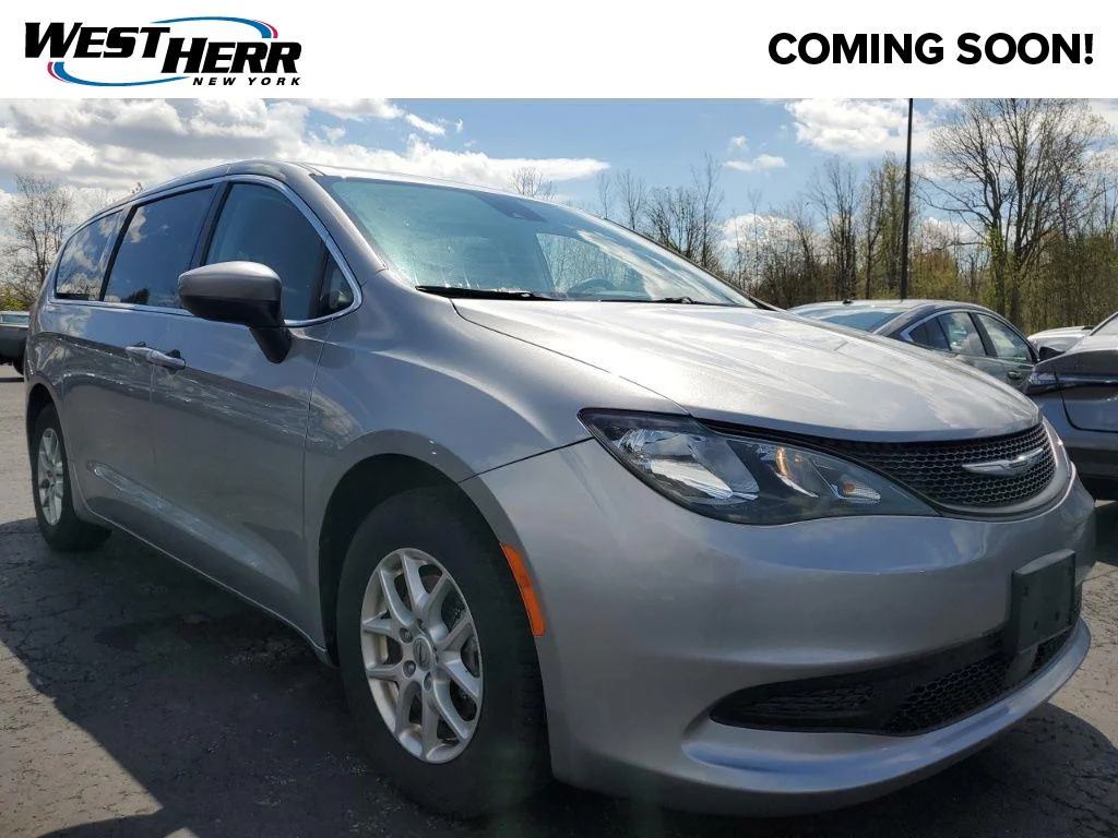 2021 Chrysler Voyager LX's photo