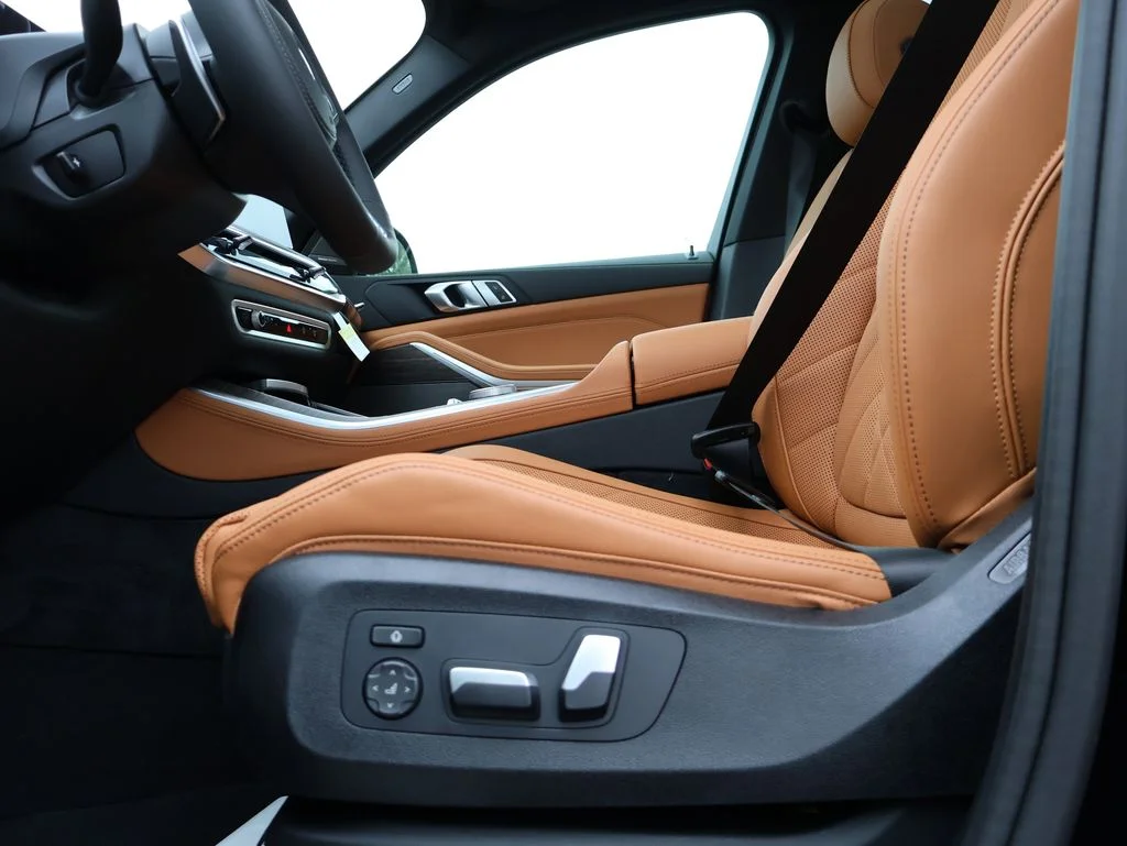 New 2026 Black Sapphire Metallic BMW xDrive40i image 39