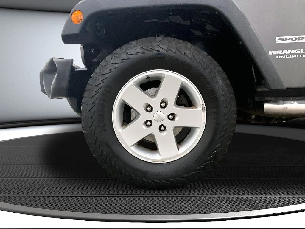 Used 2014 Gray Jeep Unlimited Sport image 30