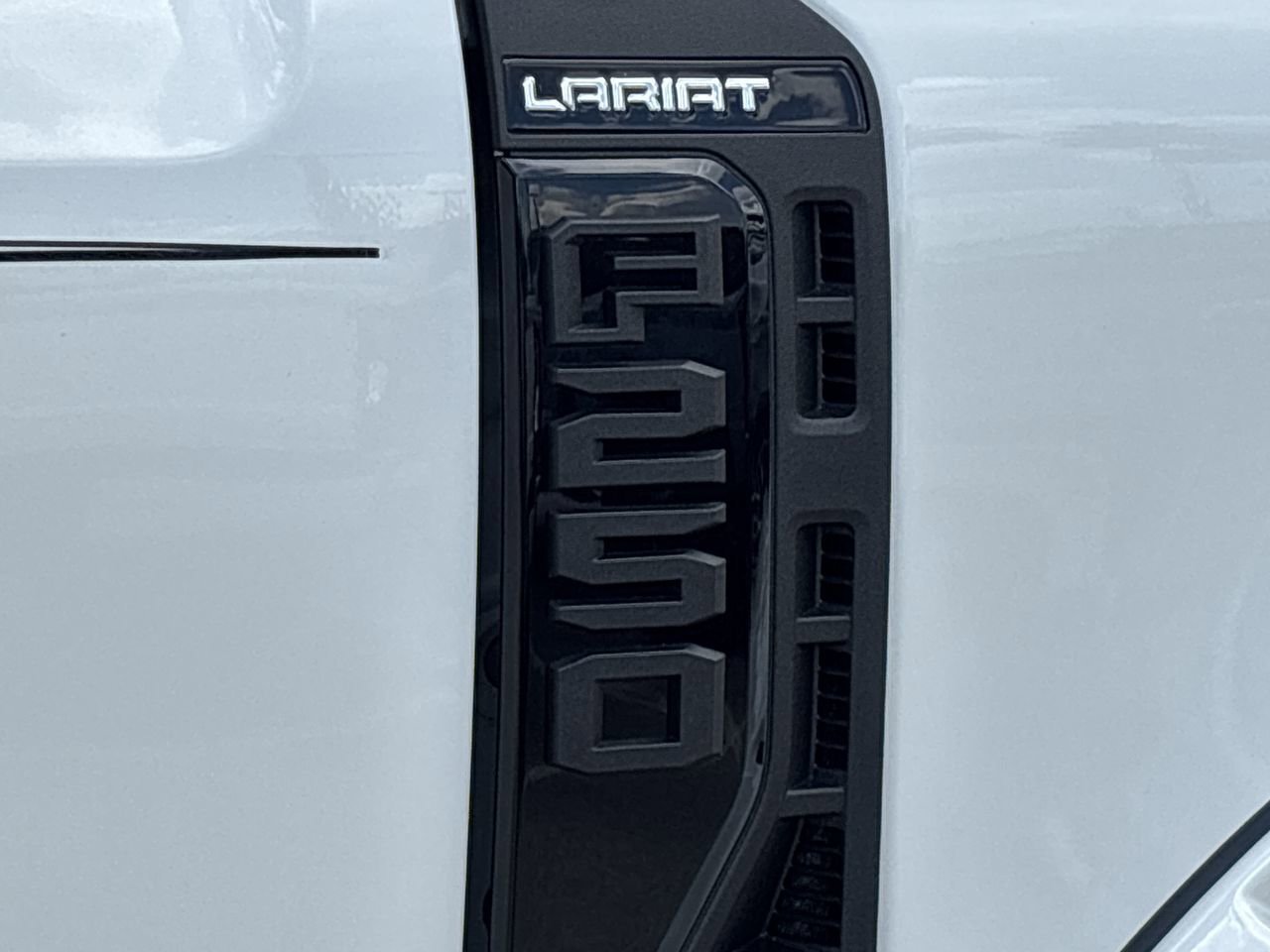 Used 2025 Star White Metallic Tri-Coat Ford Lariat image 9
