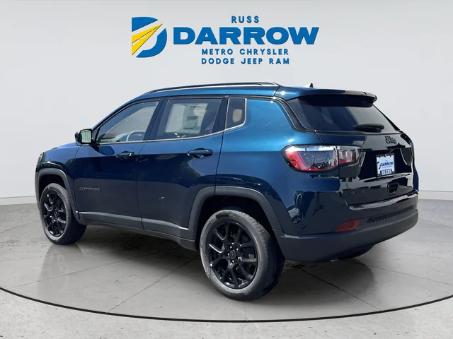 New 2026 Fathom Blue Pearl-Coat Exterior Paint Jeep Latitude image 3