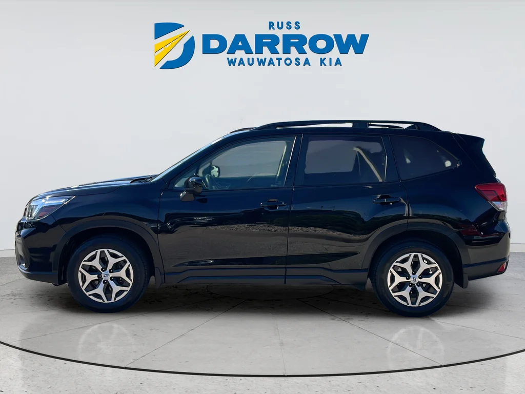 Used 2019 Subaru Forester Premium with VIN JF2SKAGC8KH575932 for sale in Wauwatosa, WI