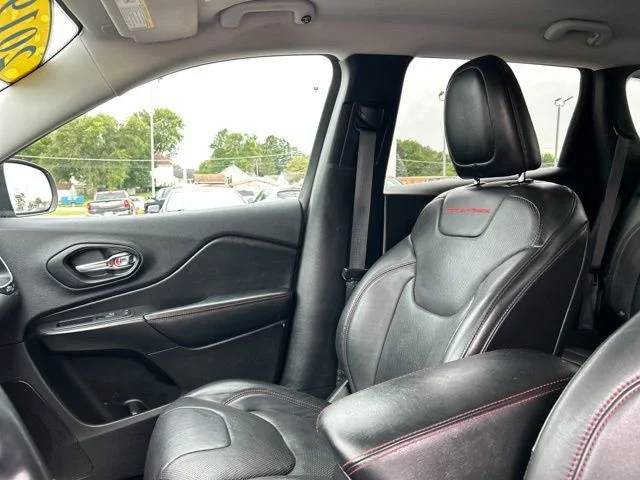Used 2019 Gray Jeep Trailhawk image 35