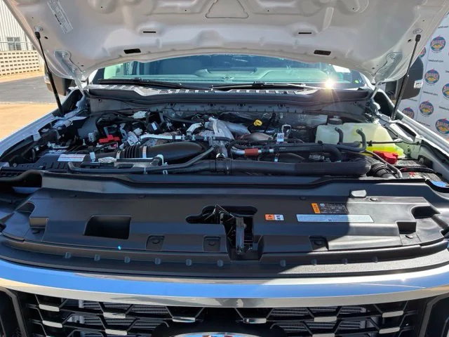 New 2027 Oxford White Ford XLT image 16