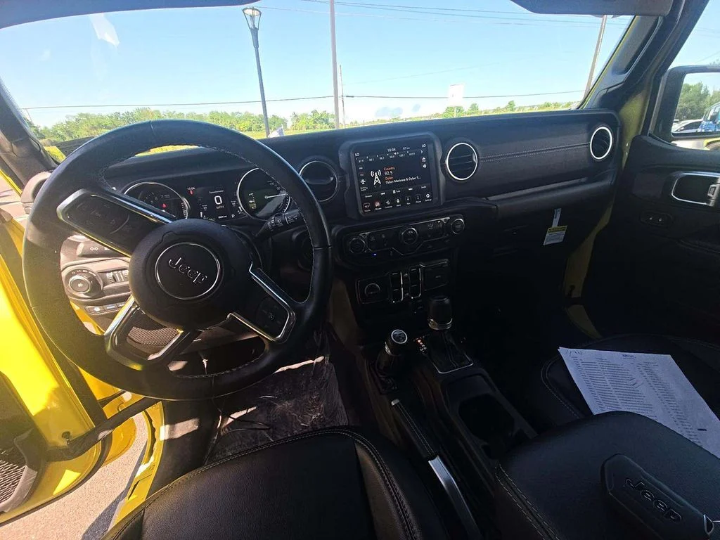 Used 2022  Jeep Unlimited Sahara 4xe image 4