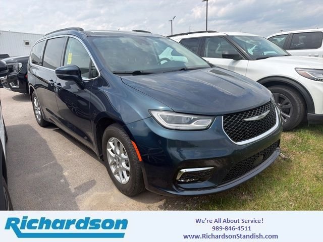 2022 Chrysler Pacifica Touring L's photo