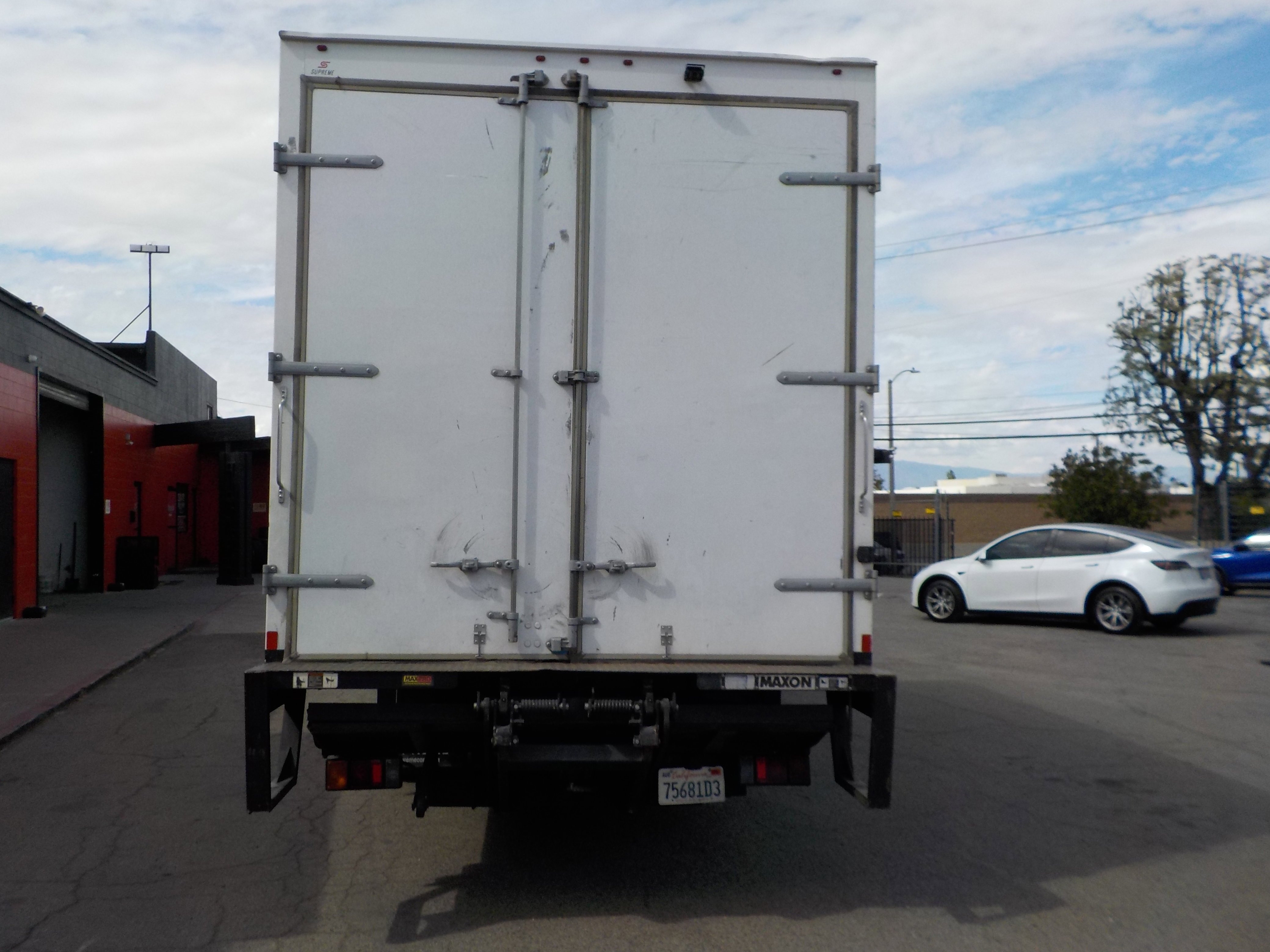 Used 2018 White ISUZU  image 13