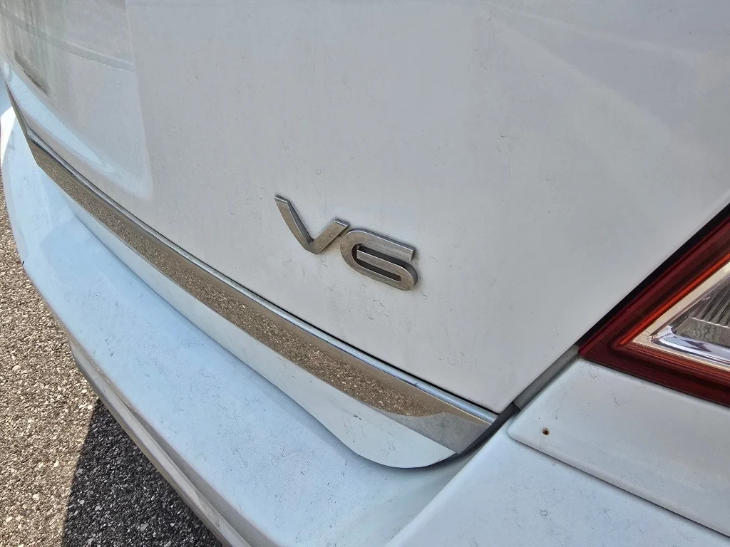 Used 2008 Polar White Saturn XR image 12