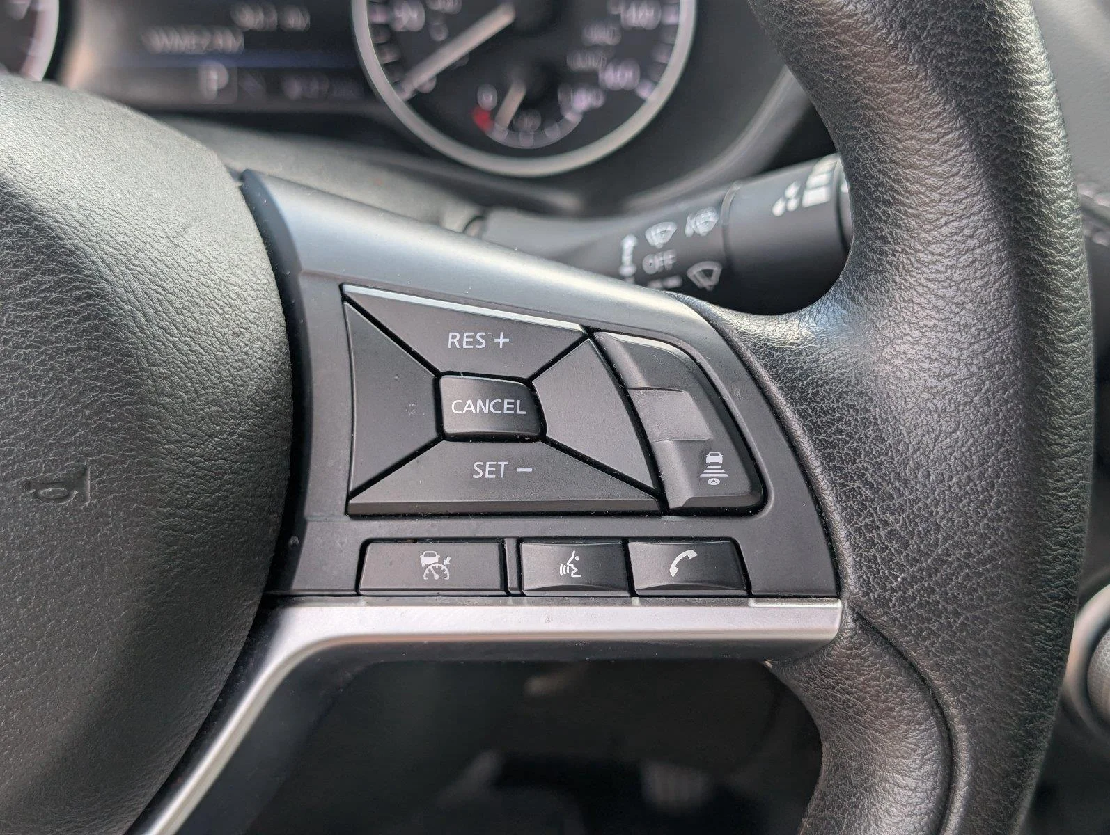 Used 2025 Super Black Nissan SV image 29