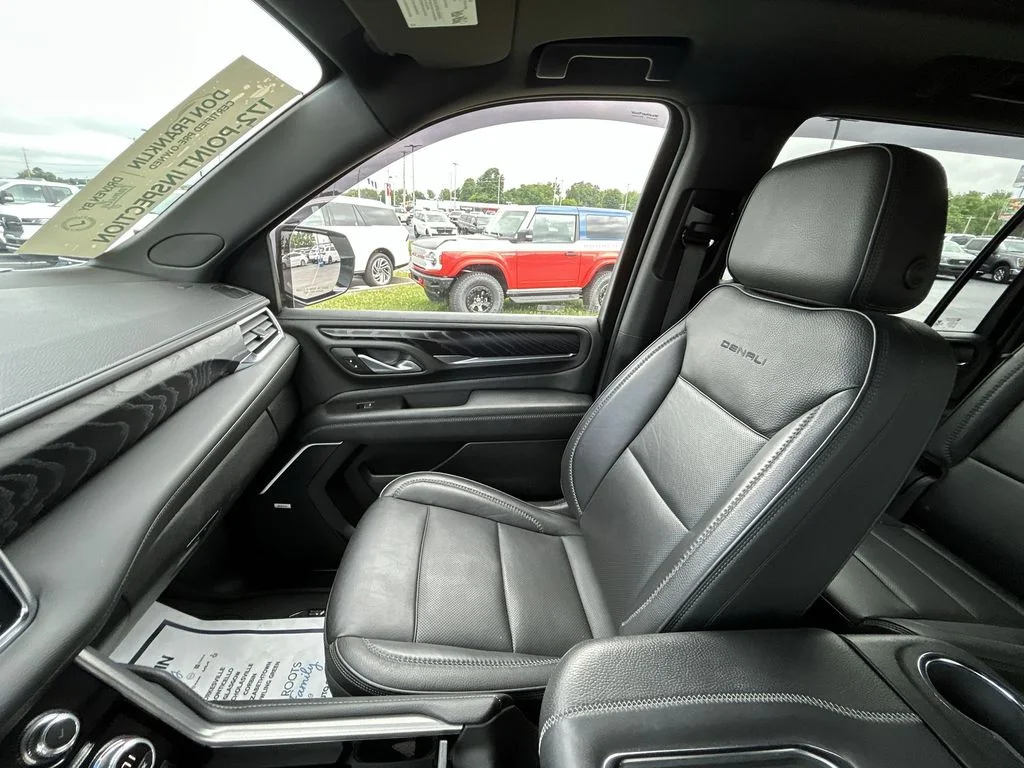 Used 2022 White GMC Denali image 13