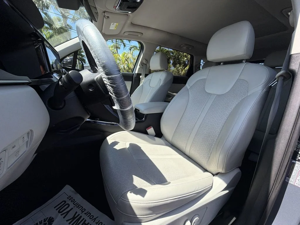 Used 2023 Silver Kia SX image 26
