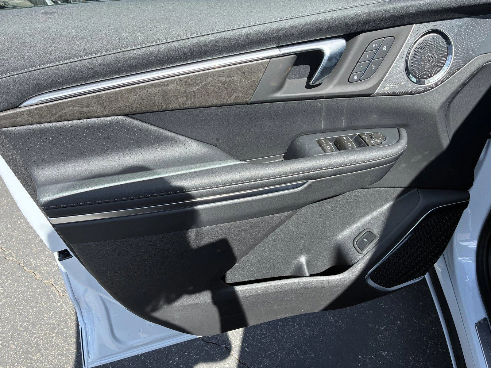New 2027 Iridescent White Tricoat Buick Avenir image 18