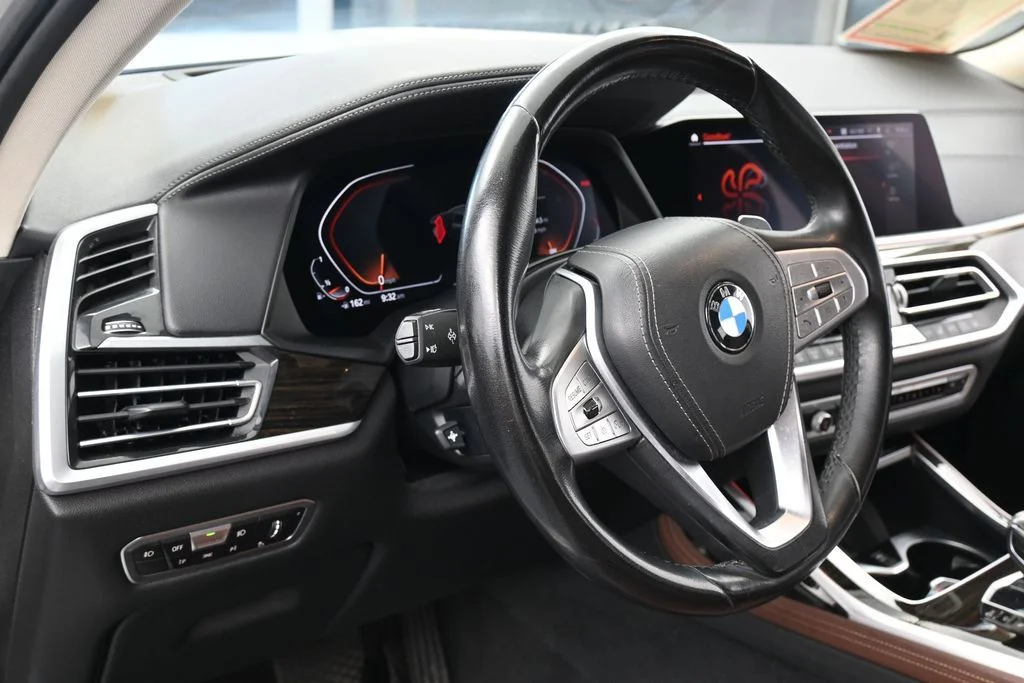 Used 2020 Mineral White Metallic BMW xDrive40i image 17