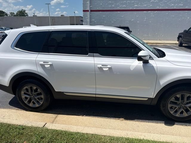 Used 2024 White Kia LX image 8