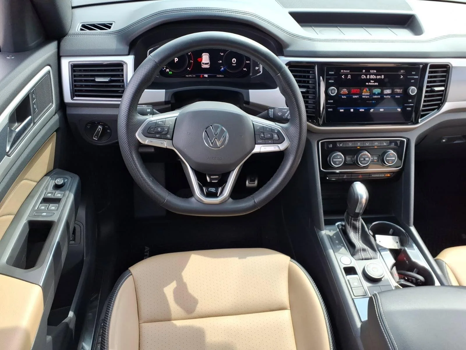 Used 2022 Deep Black Pearl Volkswagen 2.0T SEL R-Line image 5