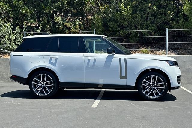 New 2026 Fuji White Land Rover SE image 6