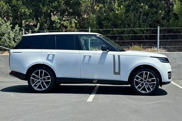 New 2026 Fuji White Land Rover SE image 6