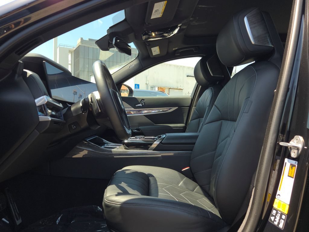 Used 2024 Black Sapphire Metallic BMW 760i xDrive image 8