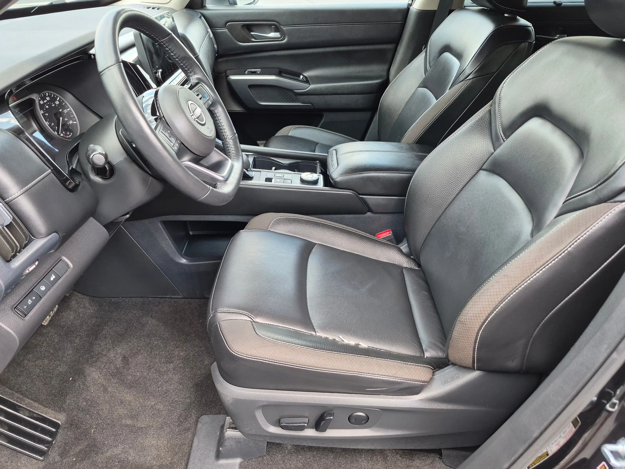 Used 2024 Super Black Nissan SL image 11