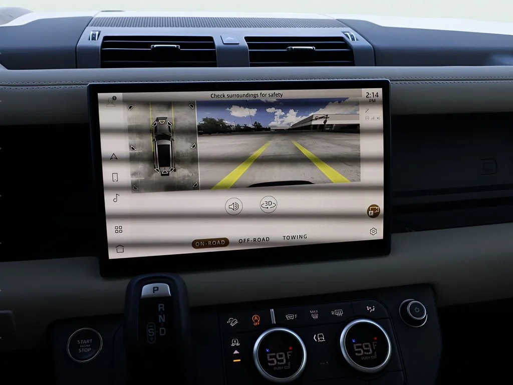 Used 2024 Fuji White Land Rover X-Dynamic SE image 24