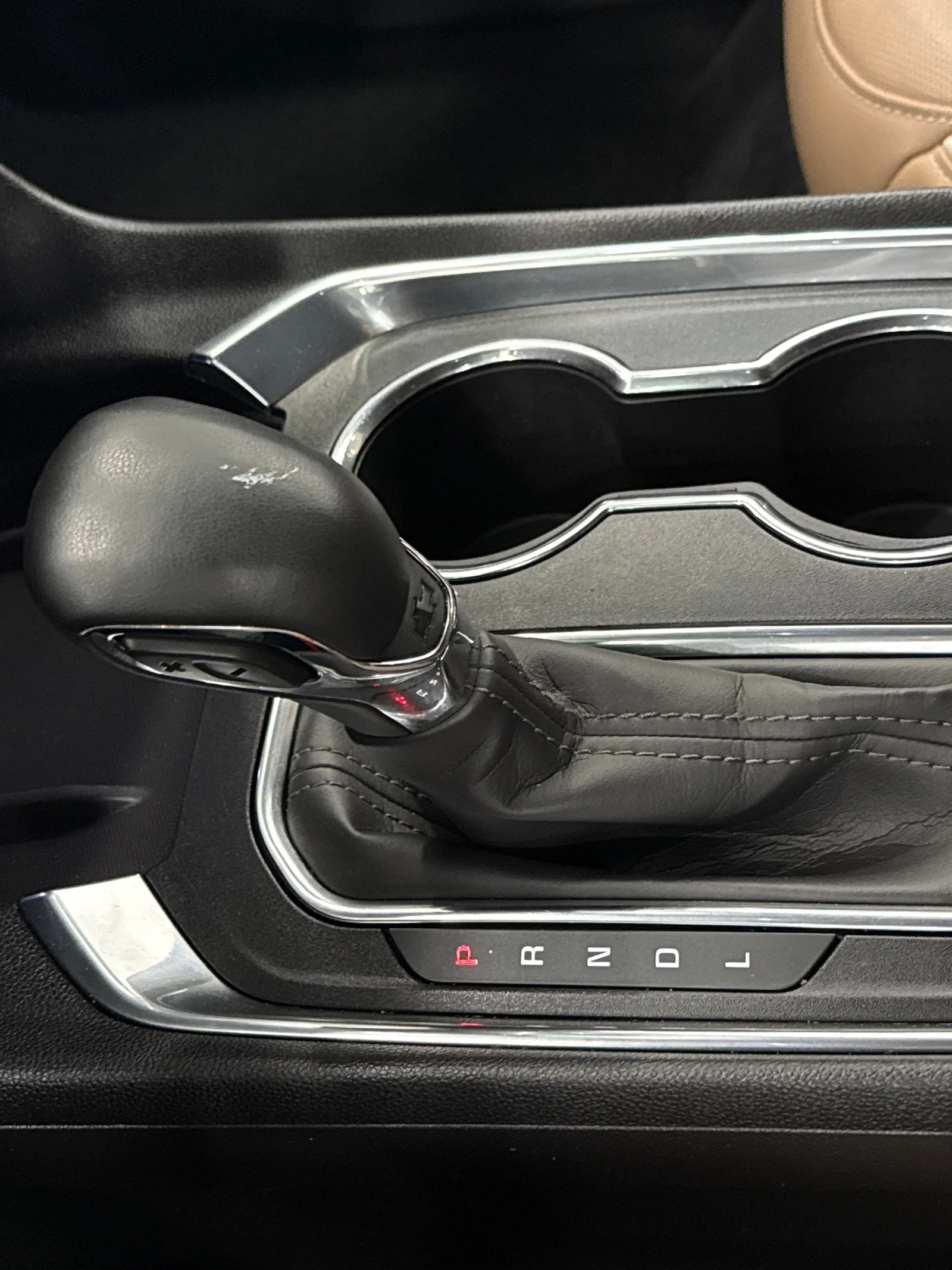 Used 2023 Iridescent Pearl Tricoat Chevrolet Premier FWD image 23